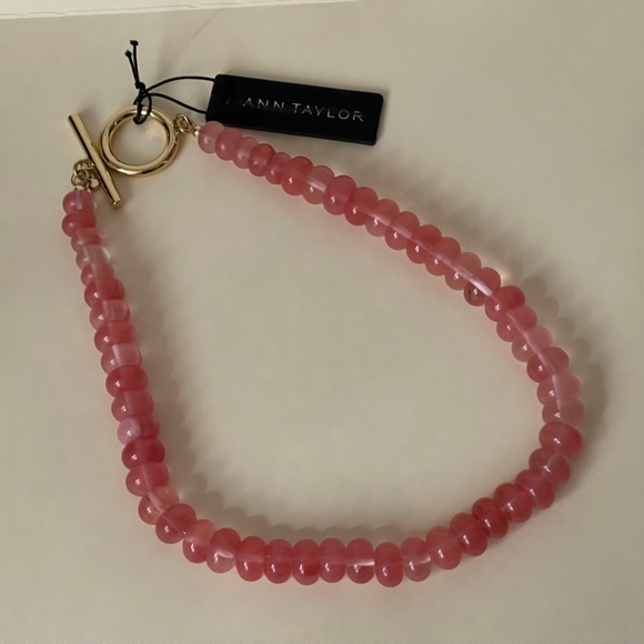 Ann Taylor Necklace Pink Glass Beads, toggle clasp - Picture 6 of 6
